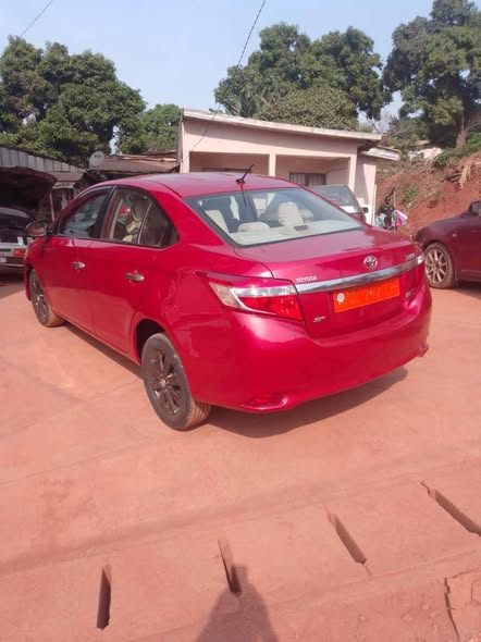 YARIS LOUNGE 2015 à vendre
