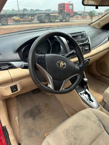 YARIS LOUNGE 2015 à vendre