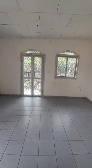 Joli studio moderne à louer à Nkolbisson