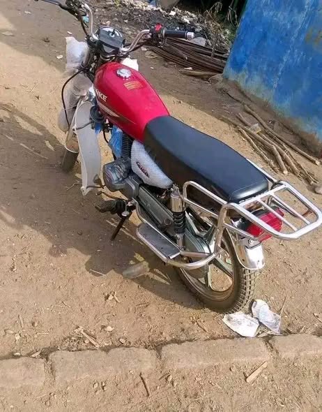 Moto disponible avec papiers