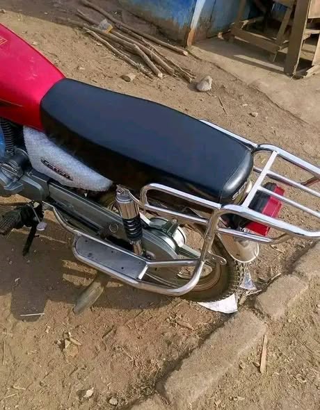 Moto disponible avec papiers