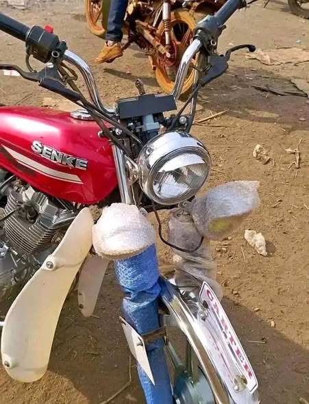 Moto disponible avec papiers