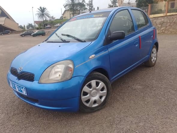 Voiture Yaris 2003 à vendre