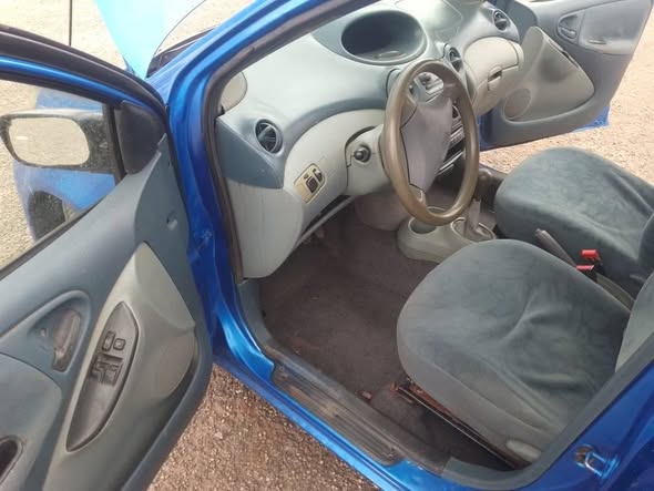 Voiture Yaris 2003 à vendre