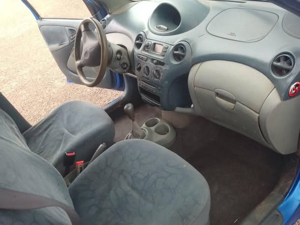 Voiture Yaris 2003 à vendre