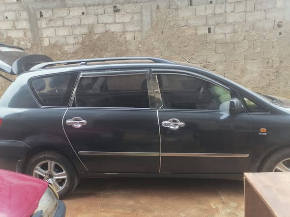 Toyota Avensis verso 7 places à vendre