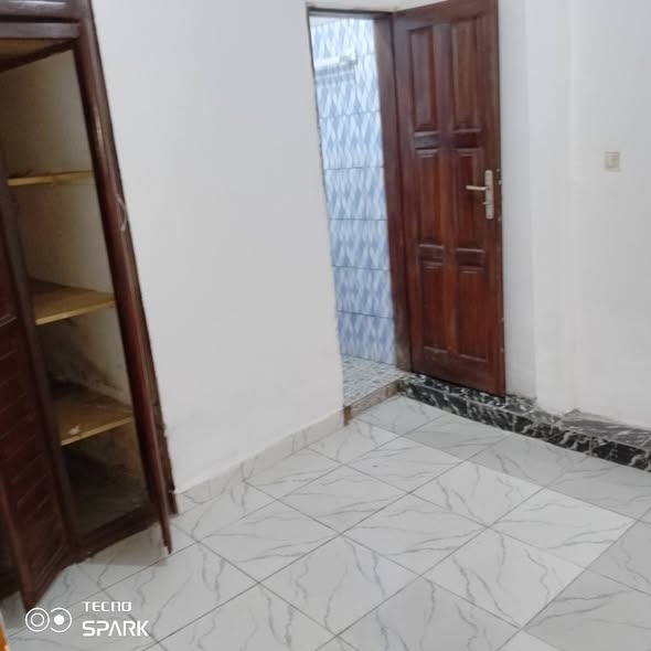 Studio disponible à Bastos