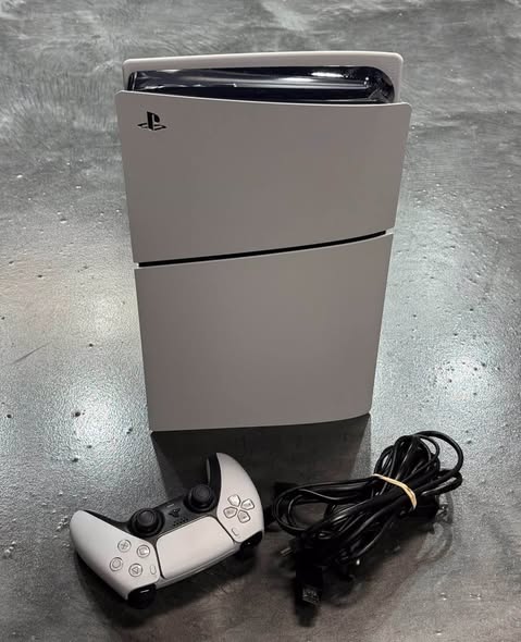 Ps5 slim digital neuf avec son carton