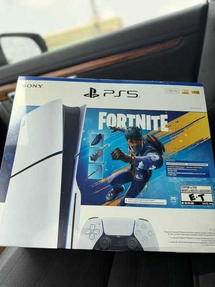 Ps5 slim digital neuf avec son carton