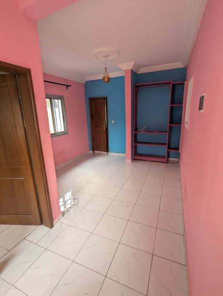 Chambre moderne à louer à Odza