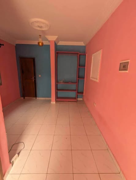 Chambre moderne à louer à Odza