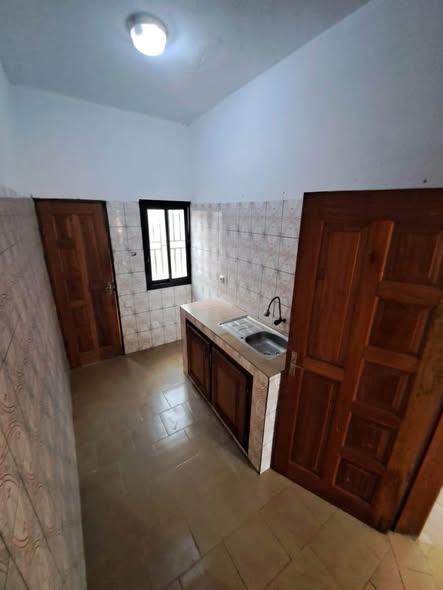 Chambre moderne à louer à Odza