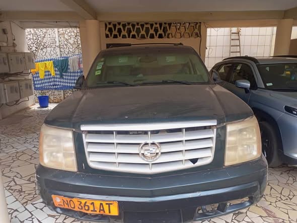 Voiture automatique essence V6 à vendre
