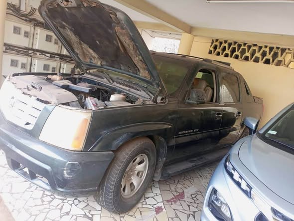 Voiture automatique essence V6 à vendre