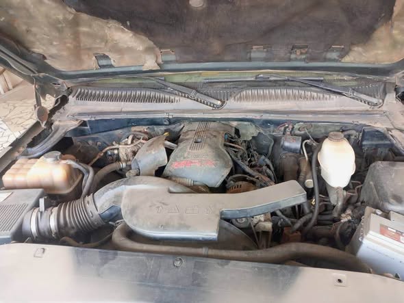 Voiture automatique essence V6 à vendre