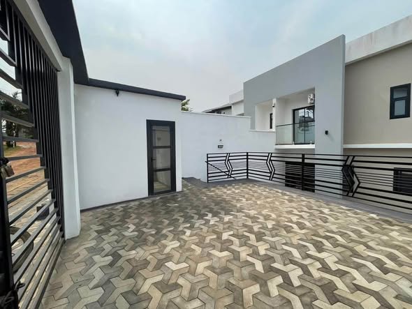 Maison de Type R+1 à VENDRE