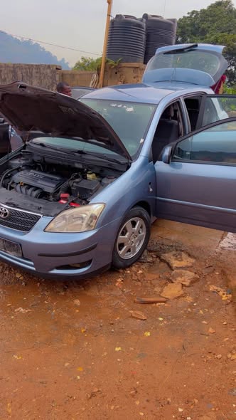 Voiture à vendre, 5 mois au pays