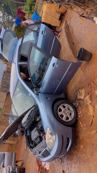 Voiture à vendre, 5 mois au pays