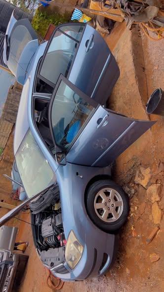 Voiture à vendre, 5 mois au pays