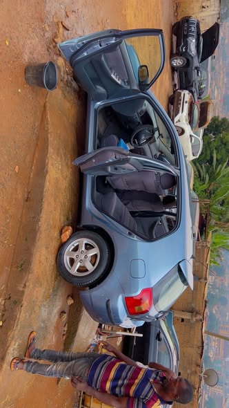 Voiture à vendre, 5 mois au pays