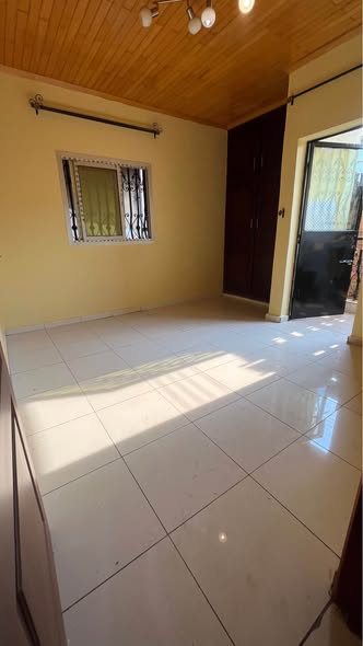Studio moderne à louer à Etoudi