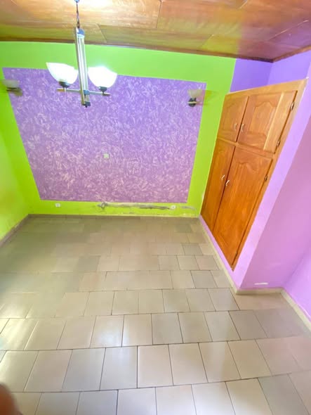 Chambre moderne à louer à Etoug Ebe