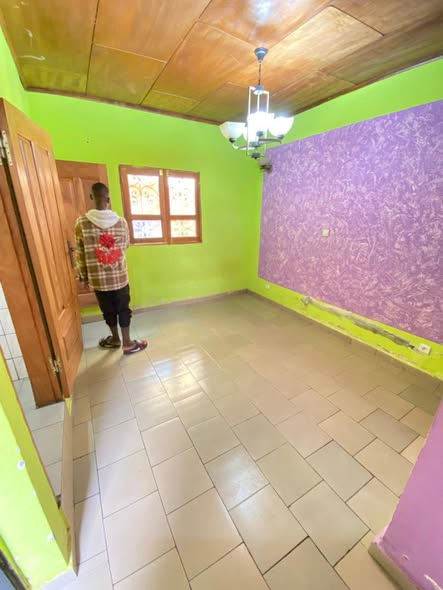 Chambre moderne à louer à Etoug Ebe