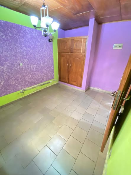 Chambre moderne à louer à Etoug Ebe