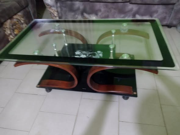 Grande Table vitrée VIP en vente