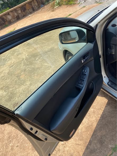 TOYOTA AVENSIS TETE DE COCHONS LEAFBACK année 2005