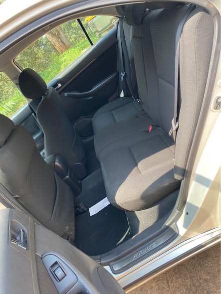 TOYOTA AVENSIS TETE DE COCHONS LEAFBACK année 2005