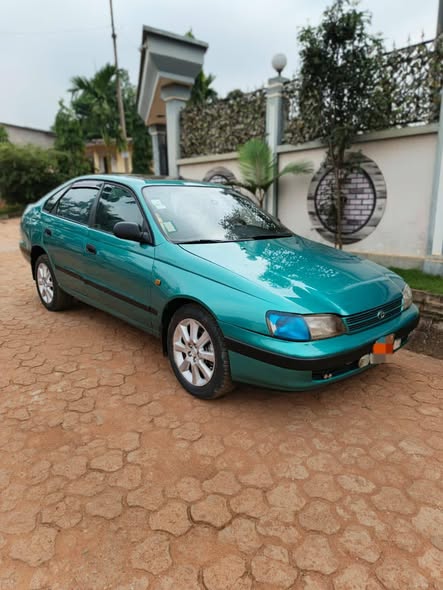 Toyota Carina E à vendre