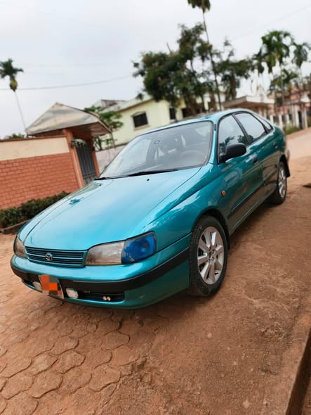 Toyota Carina E à vendre
