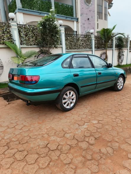 Toyota Carina E à vendre