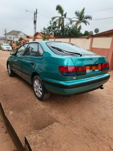 Toyota Carina E à vendre