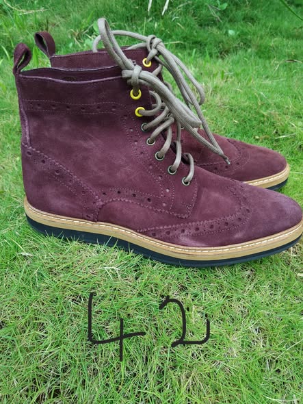 Très belle chaussure homme en cuir dain italien
