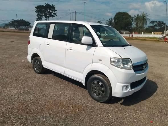 Suzuki APV 8 places Essence climatisation