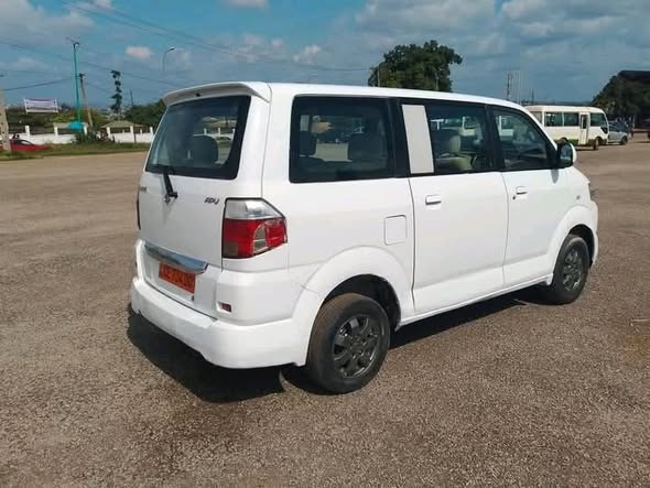 Suzuki APV 8 places Essence climatisation