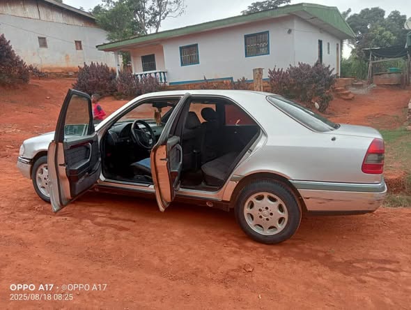 Mercedes 180 classe C-96 à vendre