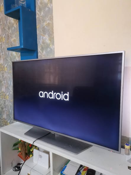 Meuble TV et TV Philips Android à vendre
