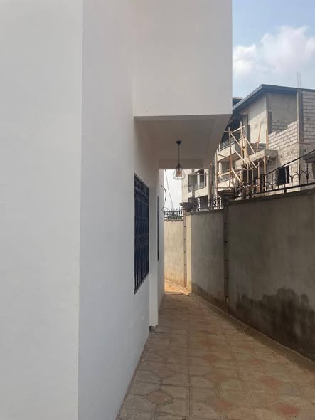 Studio moderne à louer à Odza