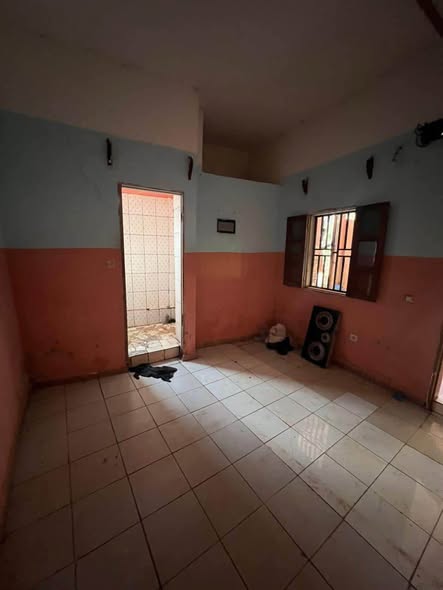 Chambre moderne à louer à Mendong