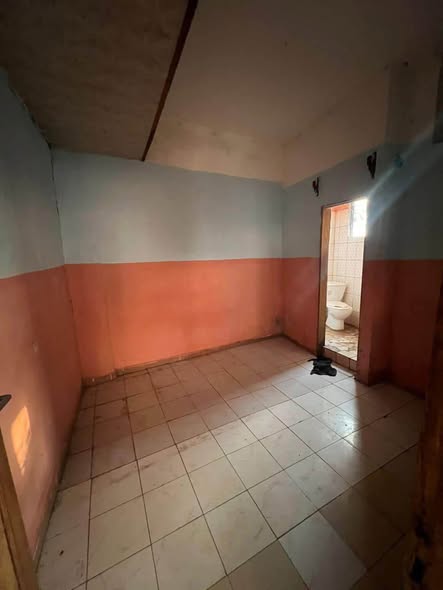 Chambre moderne à louer à Mendong
