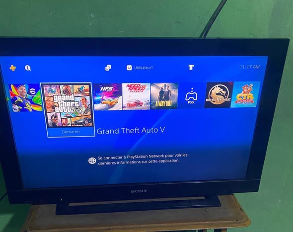 Ps4 slim avec 1Tb et 15 jeux