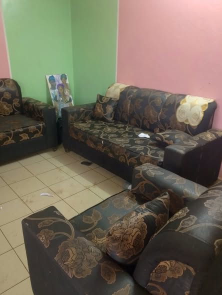 Meubles à vendre pour raison de voyage