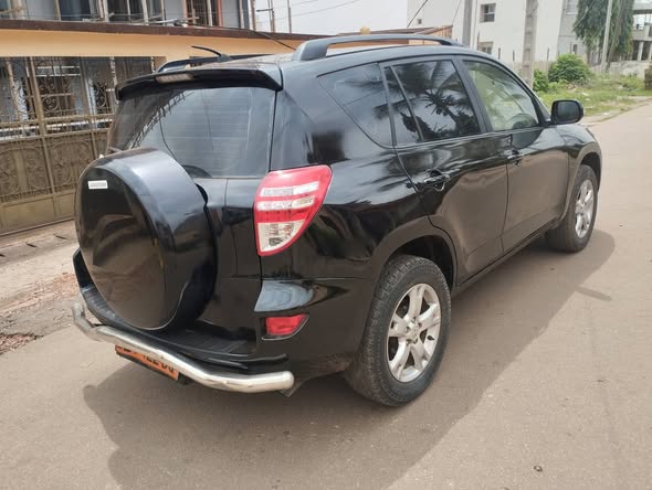 Toyota RAV4 2011 à vendre à Yaoundé