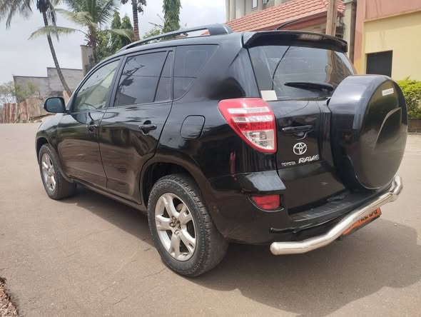 Toyota RAV4 2011 à vendre à Yaoundé