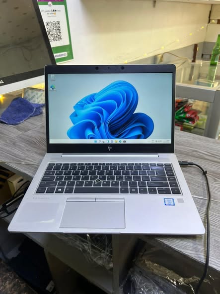 Vente d'ordinateurs et accessoires électroniques au Cameroun