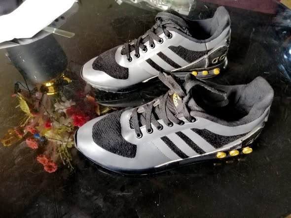 Chaussures en vente à Yaoundé