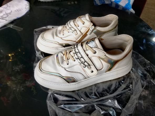 Chaussures en vente à Yaoundé
